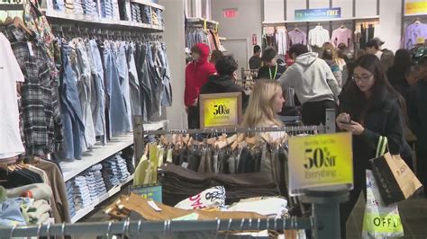 Retailers hoping for economic boost this Black Friday